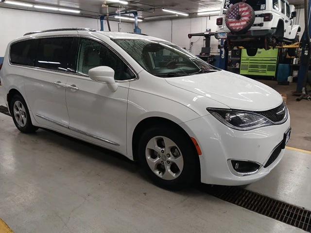 2017 Chrysler Pacifica Touring-L Plus 2017 Chrysler Pacifica Touring-L Plus