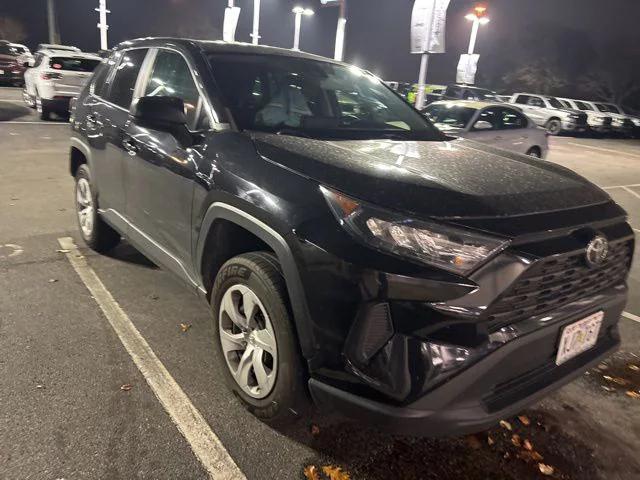 2022 Toyota RAV4 LE 2022 Toyota RAV4 LE