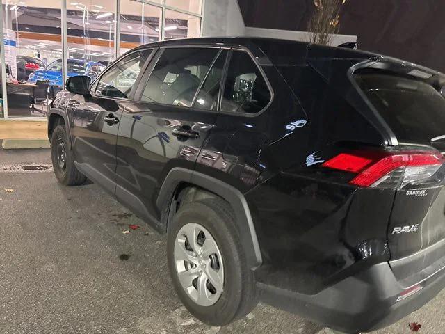 2022 Toyota RAV4 LE 2022 Toyota RAV4 LE