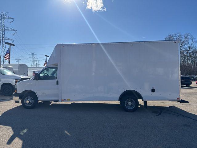 2025 Chevrolet Express Cutaway 4500 Van