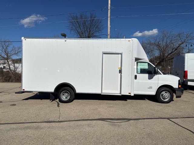 2025 Chevrolet Express Cutaway 4500 Van