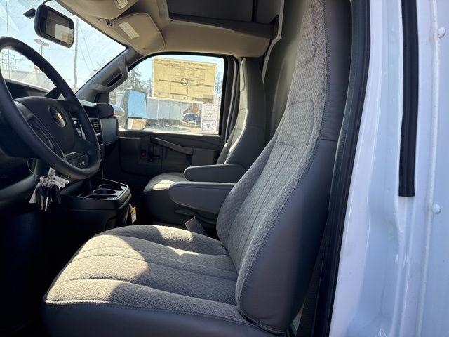 2025 Chevrolet Express Cutaway 4500 Van