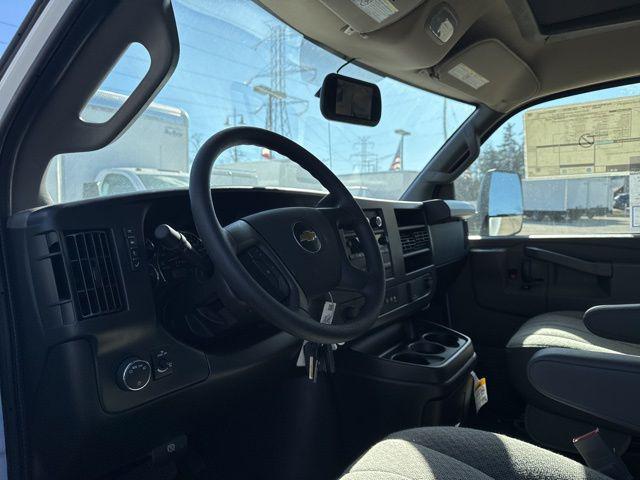 2025 Chevrolet Express Cutaway 4500 Van
