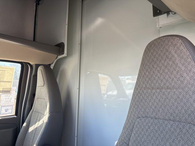2025 Chevrolet Express Cutaway 4500 Van