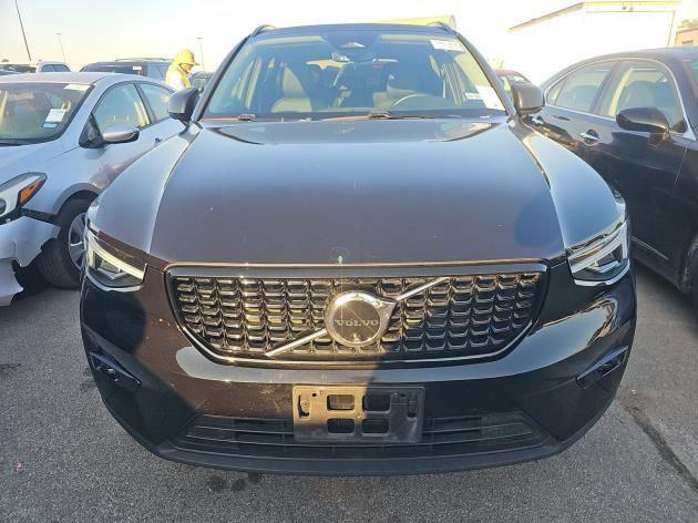 2025 Volvo XC40 B5 Plus Dark Theme