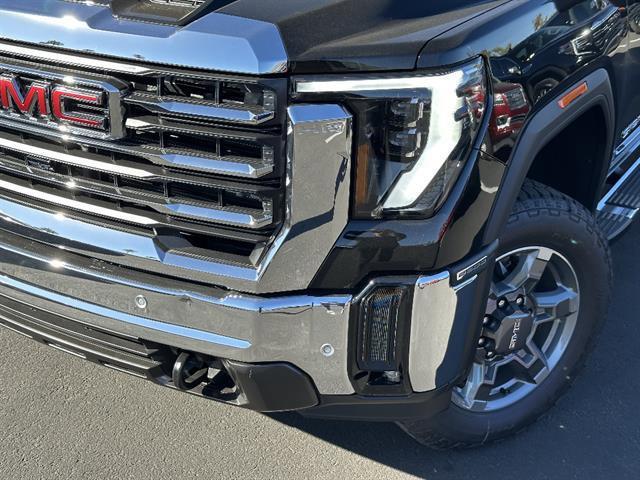 2026 GMC Sierra 2500HD Crew Cab, Standard Bed, SLT, 4WD
