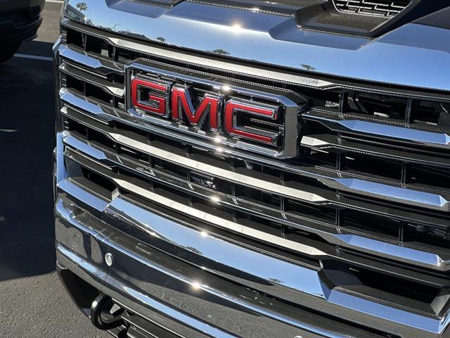 2026 GMC Sierra 2500HD Crew Cab, Standard Bed, SLT, 4WD
