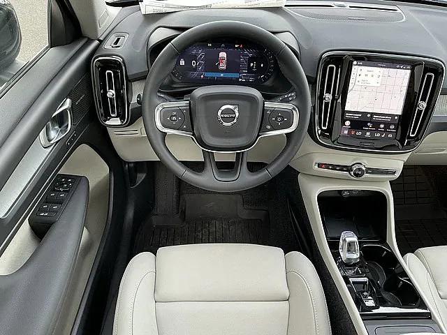 2026 Volvo XC40 Ultra, B5 AWD Gas (mild hybrid), Dark