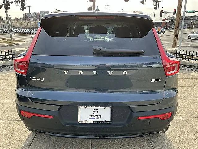 2026 Volvo XC40 Ultra, B5 AWD Gas (mild hybrid), Dark