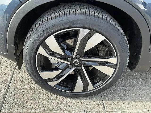 2026 Volvo XC40 Ultra, B5 AWD Gas (mild hybrid), Dark