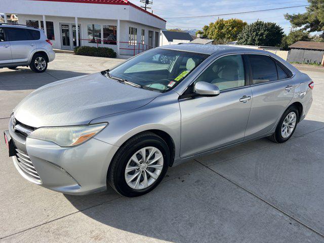 2016 Toyota Camry LE's photo