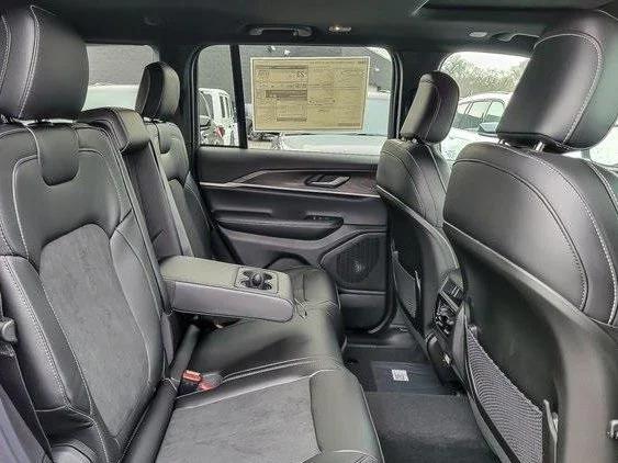 2026 Jeep Grand Cherokee Altitude 4x4