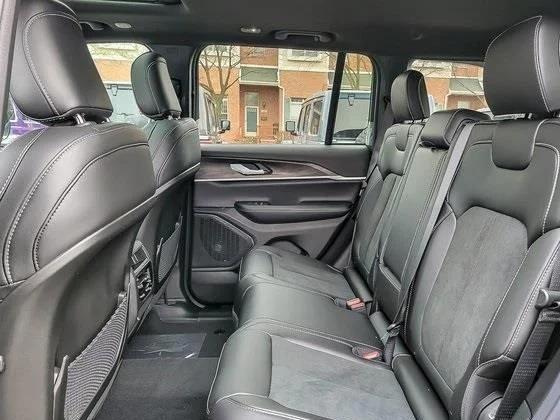 2026 Jeep Grand Cherokee Altitude 4x4