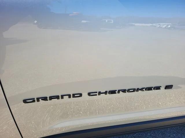2026 Jeep Grand Cherokee GRAND CHEROKEE LAREDO ALTITUDE 4X2 2026 Jeep Grand Cherokee GRAND CHEROKEE LAREDO ALTITUDE 4X2
