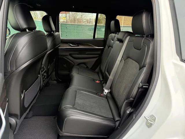 2026 Jeep Grand Cherokee Altitude 4x4