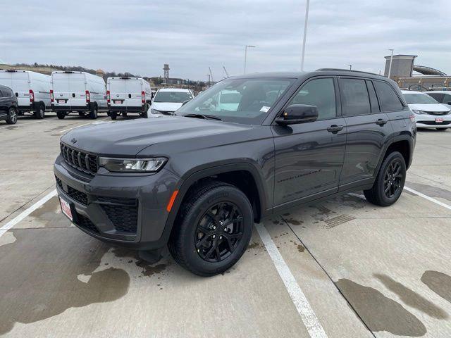 2026 Jeep Grand Cherokee Altitude 4x4 for sale in Urbandale, IA
