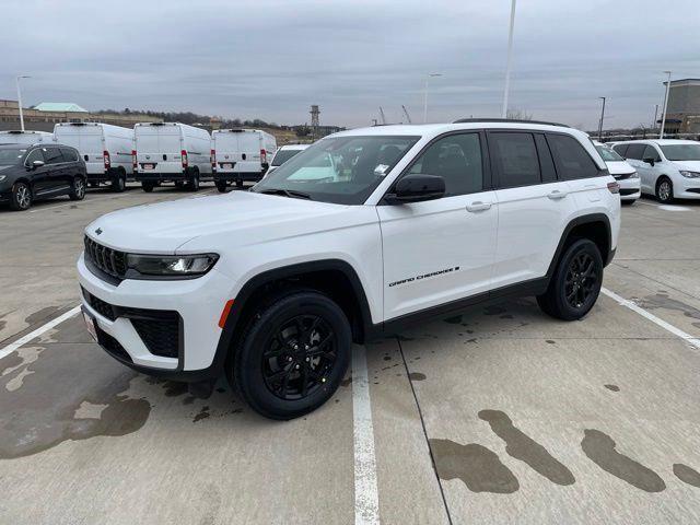 2026 Jeep Grand Cherokee Altitude 4x4 for sale in Urbandale, IA