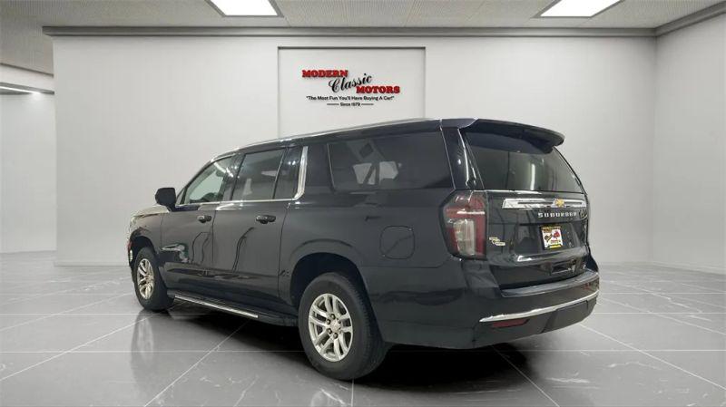 2023 Chevrolet Suburban 4WD LT