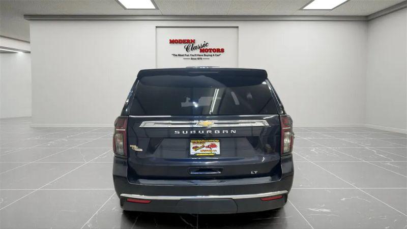 2023 Chevrolet Suburban 4WD LT