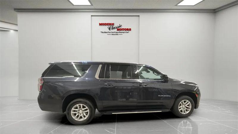 2023 Chevrolet Suburban 4WD LT