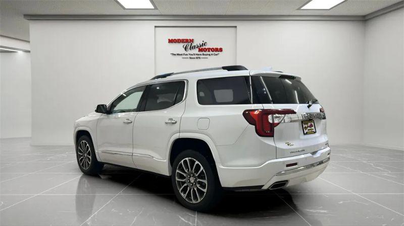 2023 GMC Acadia AWD Denali