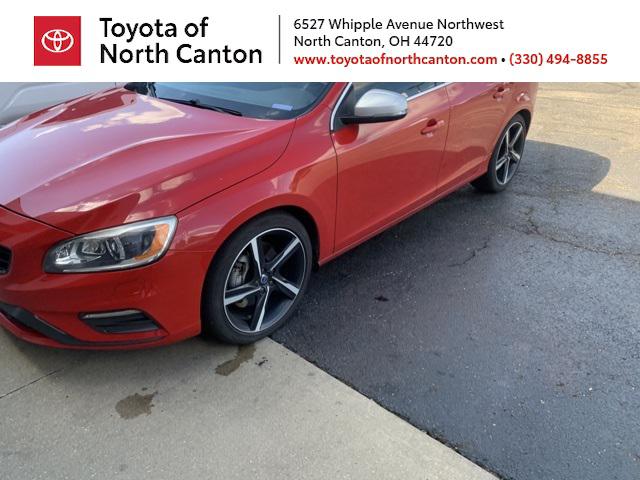 2016 Volvo S60 R-Design Platinum's photo