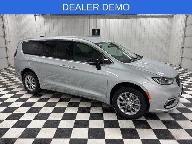 2026 Chrysler Pacifica Select AWD for sale in Rochester, MN
