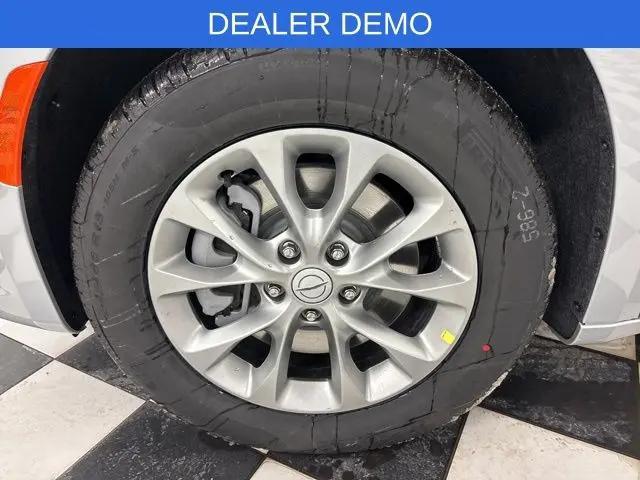 2026 Chrysler Pacifica Select AWD