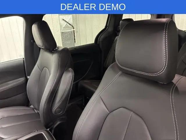 2026 Chrysler Pacifica Select AWD