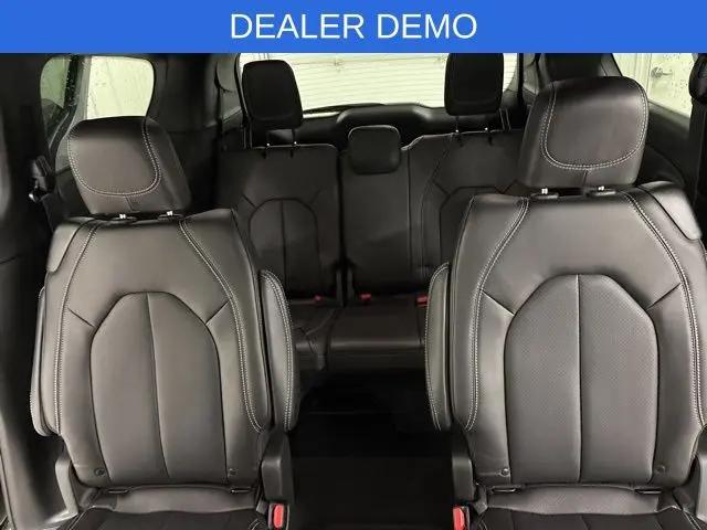 2026 Chrysler Pacifica Select AWD