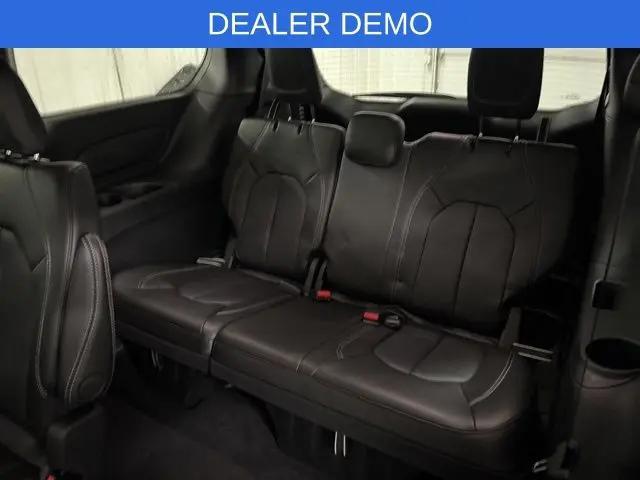 2026 Chrysler Pacifica Select AWD
