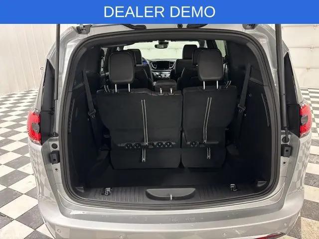 2026 Chrysler Pacifica Select AWD