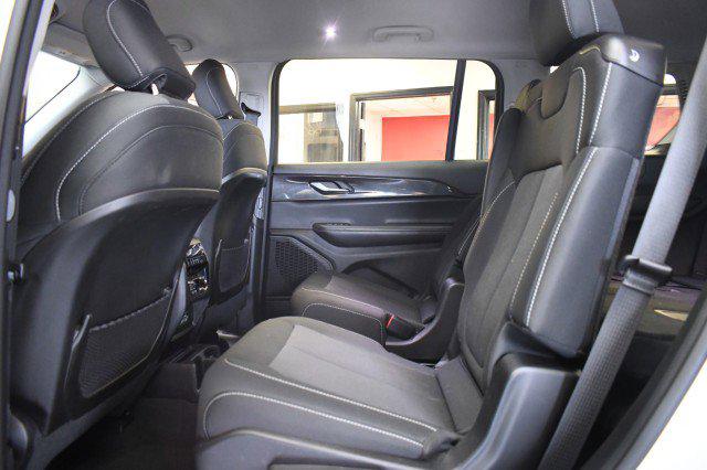 2023 Jeep Grand Cherokee L Laredo 4x4