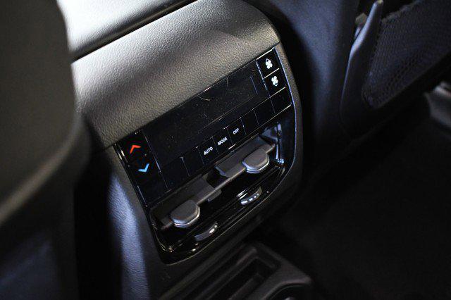 2023 Jeep Grand Cherokee L Laredo 4x4