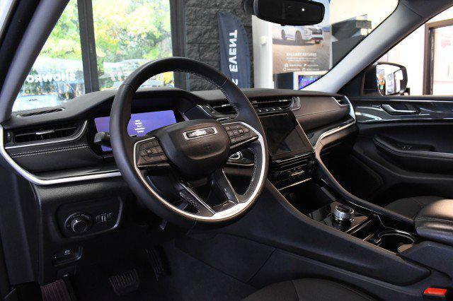 2023 Jeep Grand Cherokee L Laredo 4x4
