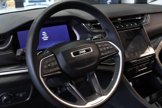 2023 Jeep Grand Cherokee L Laredo 4x4