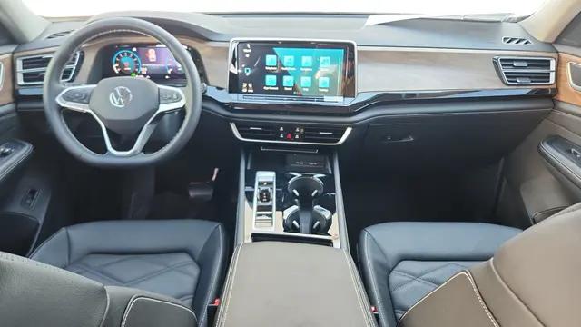 2026 Volkswagen Atlas SE with Technology