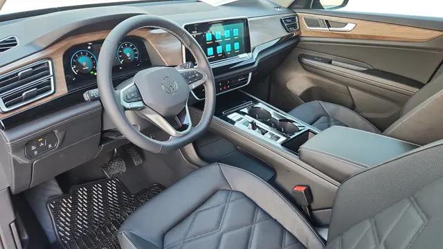 2026 Volkswagen Atlas SE with Technology