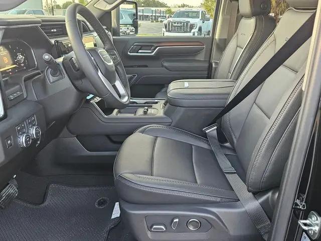 2026 GMC Sierra 2500HD Crew Cab, Standard Bed, Denali, 4WD