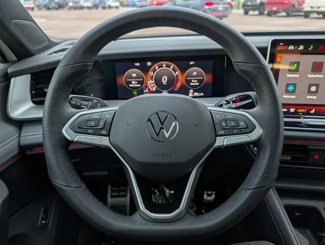 2026 Volkswagen Tiguan SE R-Line Black