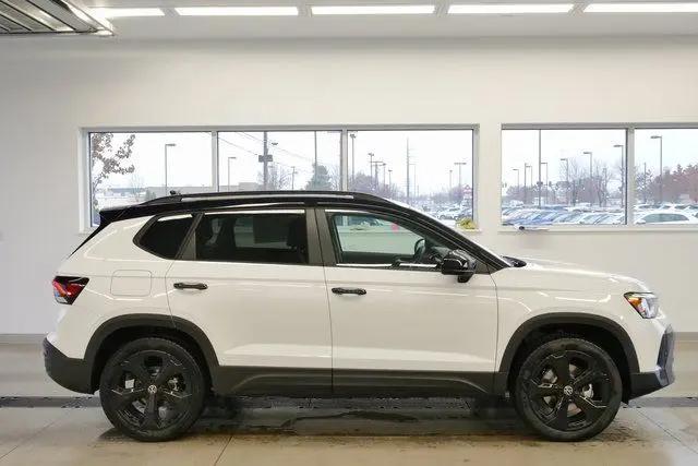 2026 Volkswagen Taos SE Black