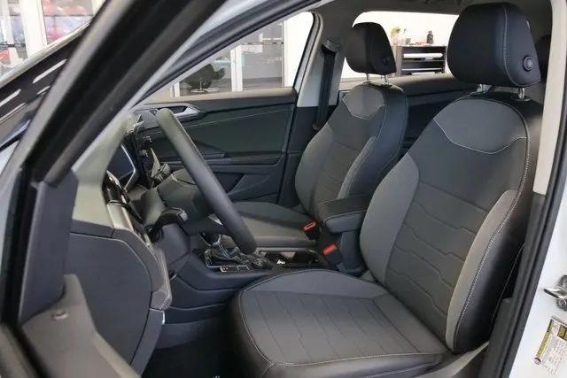 2026 Volkswagen Taos SE Black