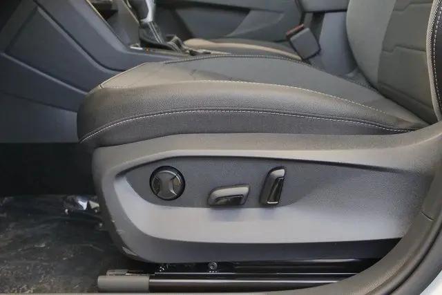 2026 Volkswagen Taos SE Black