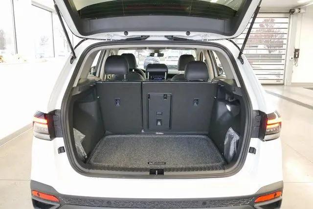 2026 Volkswagen Taos SE Black
