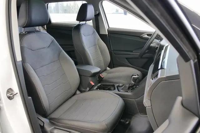 2026 Volkswagen Taos SE Black