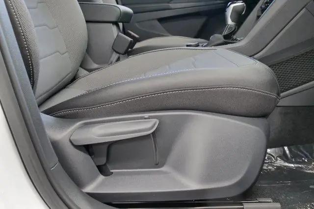 2026 Volkswagen Taos SE Black