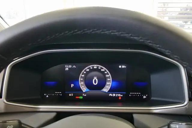 2026 Volkswagen Taos SE Black