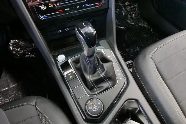 2026 Volkswagen Taos SE Black