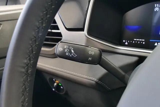 2026 Volkswagen Taos SE Black