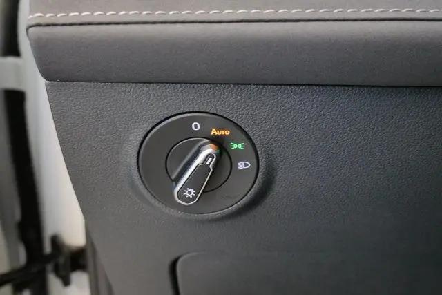 2026 Volkswagen Taos SE Black